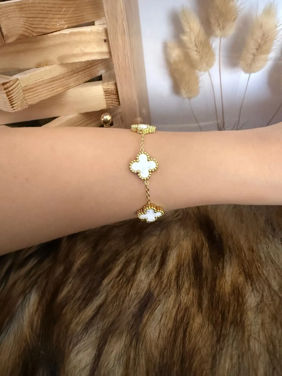 VAN CLEEF MUADİLİ GOLD BEYAZ  BİLEKLİK MODELİ